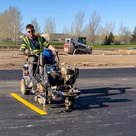 worker-riding-the-painting-machine